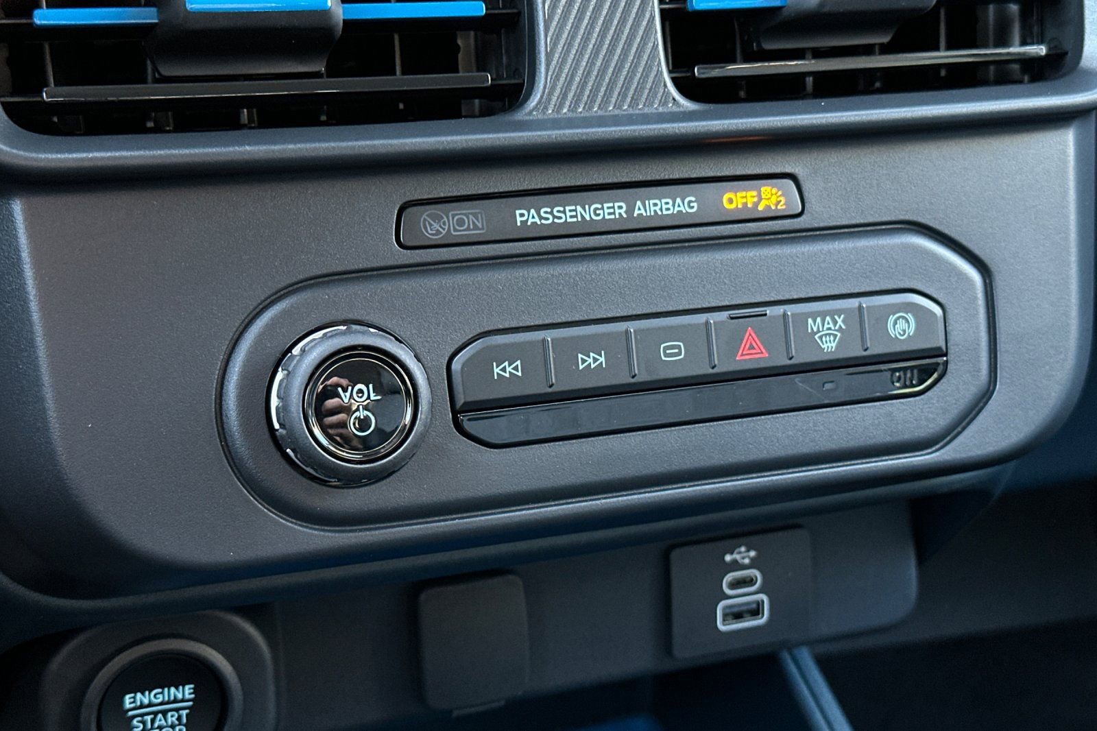New 2025 Ford Maverick XLT w/ XLT Luxury Package image 18