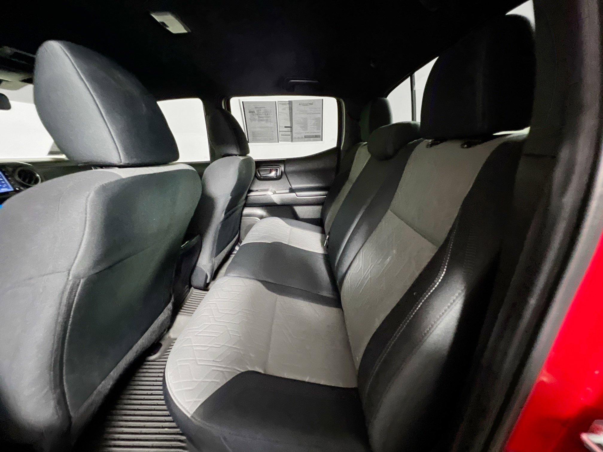 Used 2022 Toyota Tacoma TRD Sport w/ Technology Package image 29