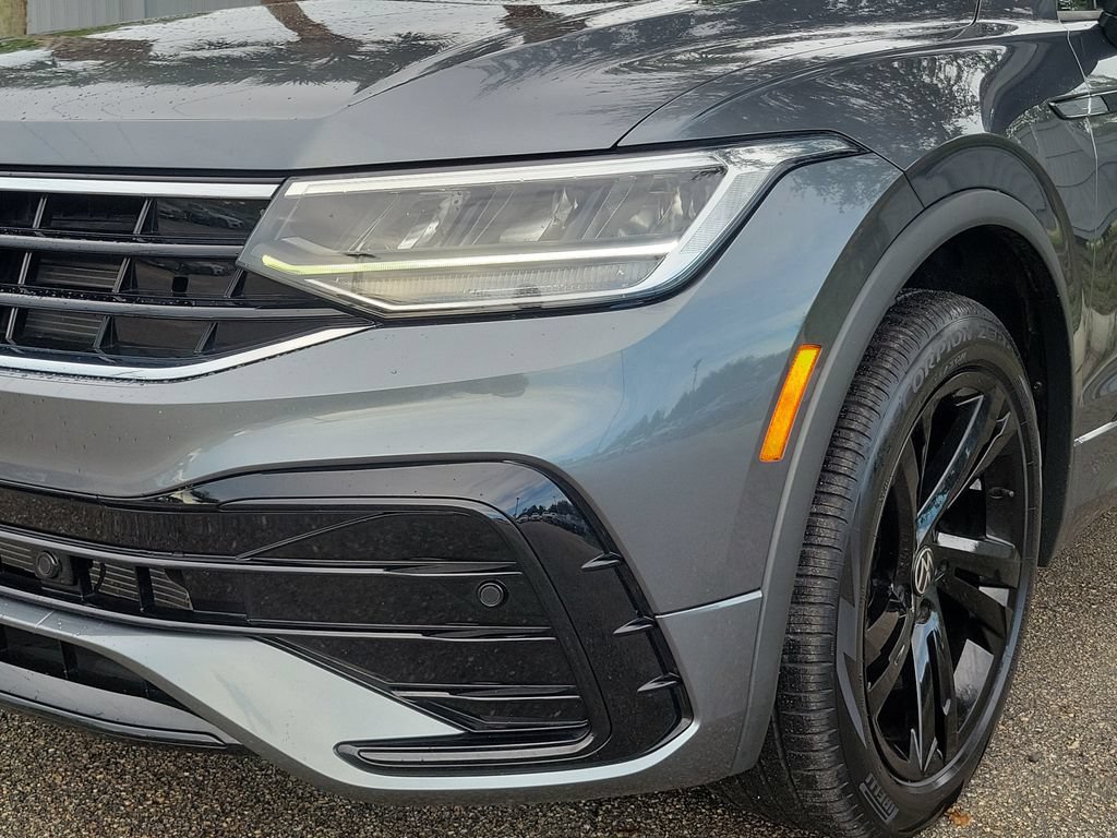 Certified 2023 Volkswagen Tiguan SE R-Line FWD image 11