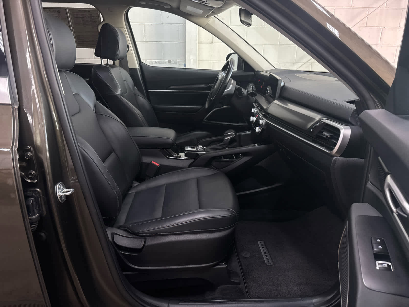 Used 2025 Kia Telluride S image 34