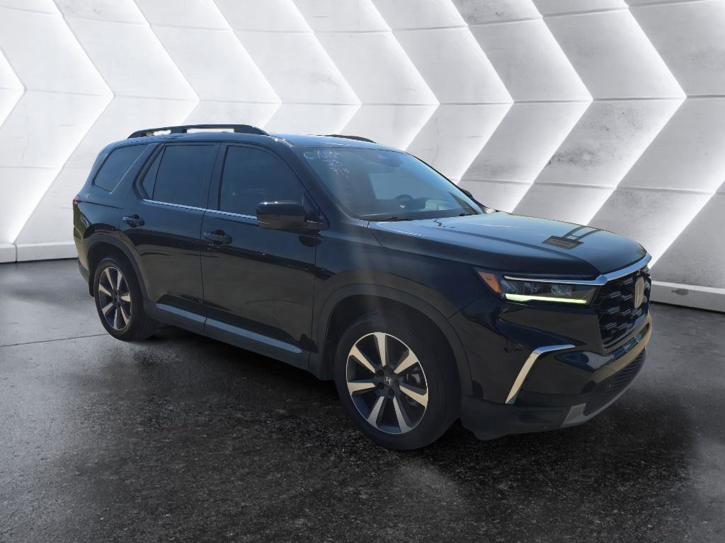 Used 2025 Honda Pilot Elite image 3
