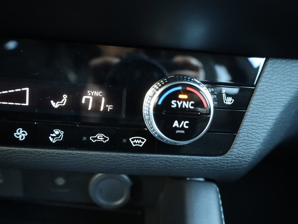 New 2025 Mitsubishi Outlander SE image 40