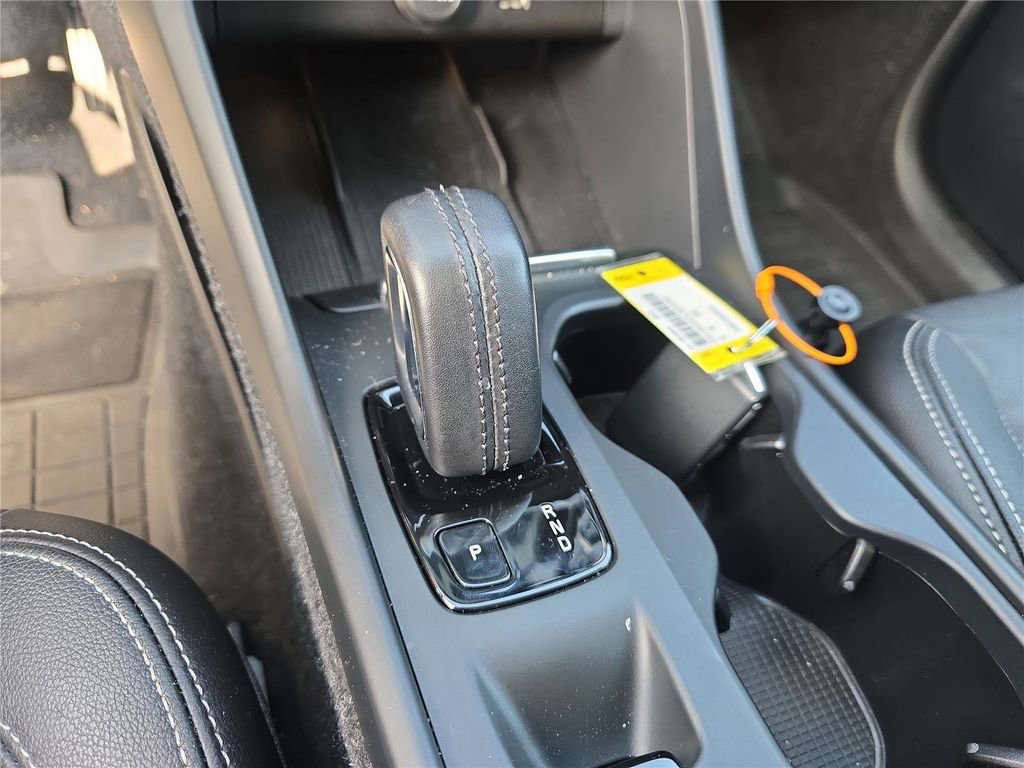 Used 2020 Volvo XC40 T5 Momentum image 17