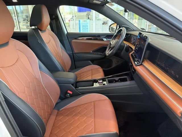 Used 2025 Volkswagen Tiguan SEL R-Line AWD/4WD image 7