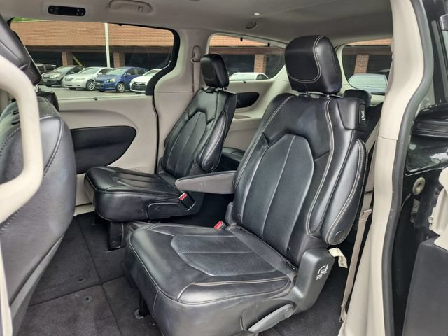 Used 2022 Chrysler Pacifica Touring-L FWD image 24