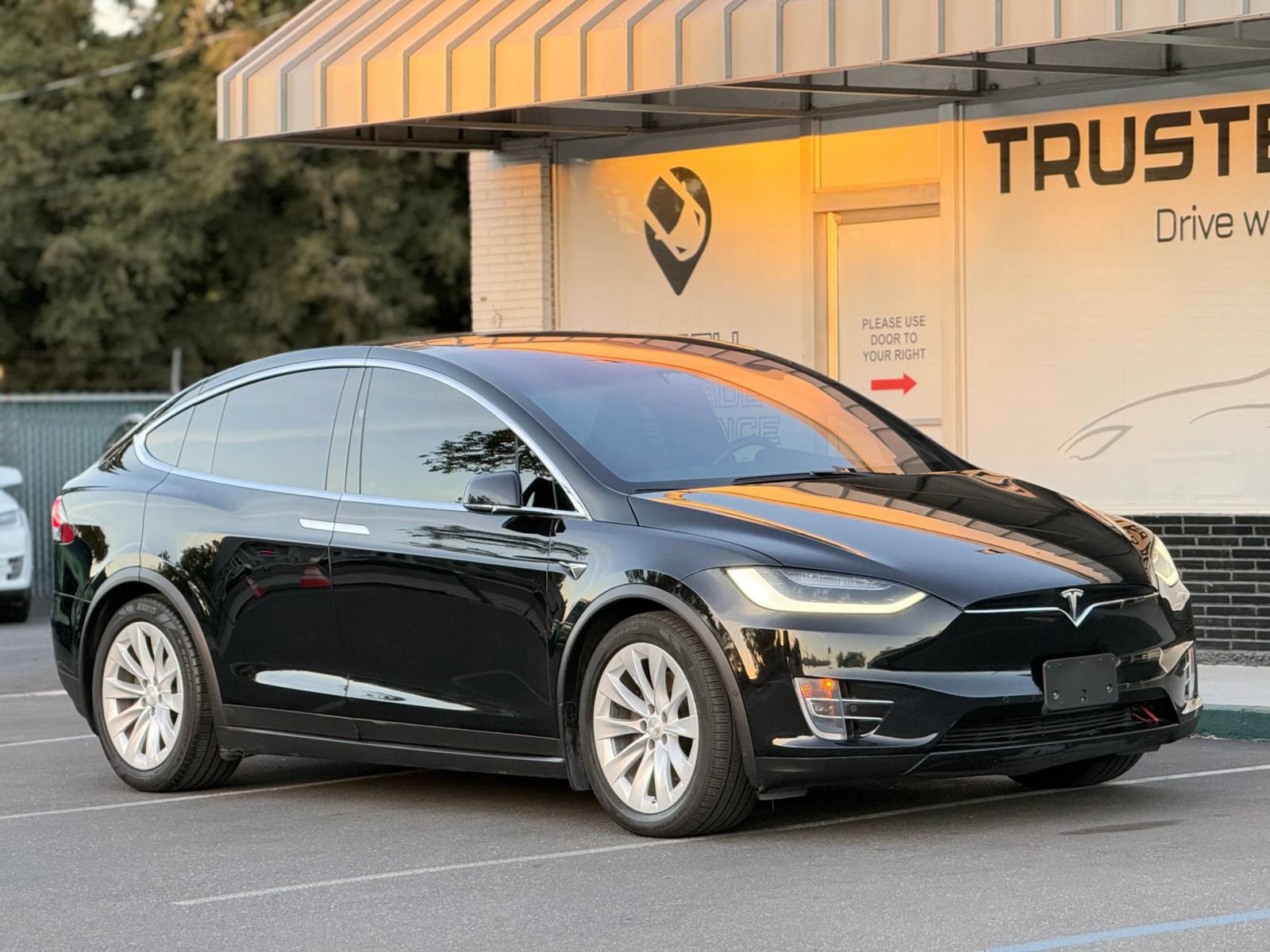 Used 2017 Tesla Model X 100D AWD/4WD image 6