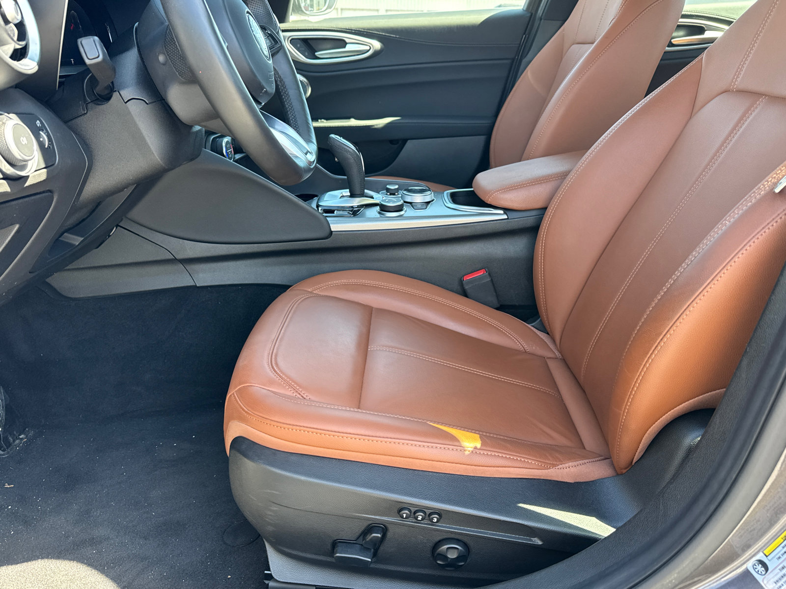 Used 2024 Alfa Romeo Giulia Ti image 9