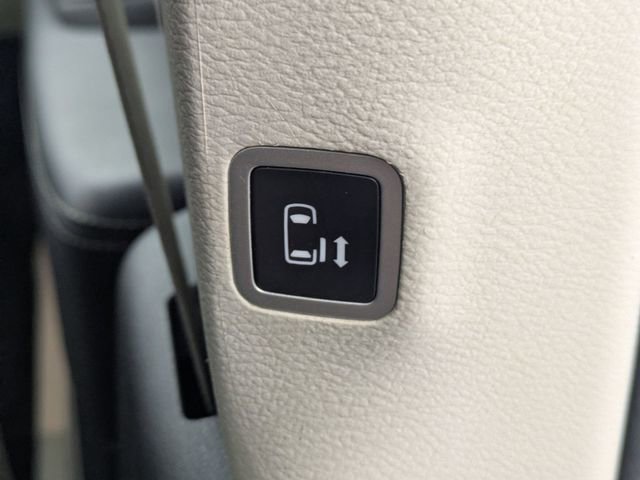 Used 2023 Chrysler Pacifica Touring-L image 29