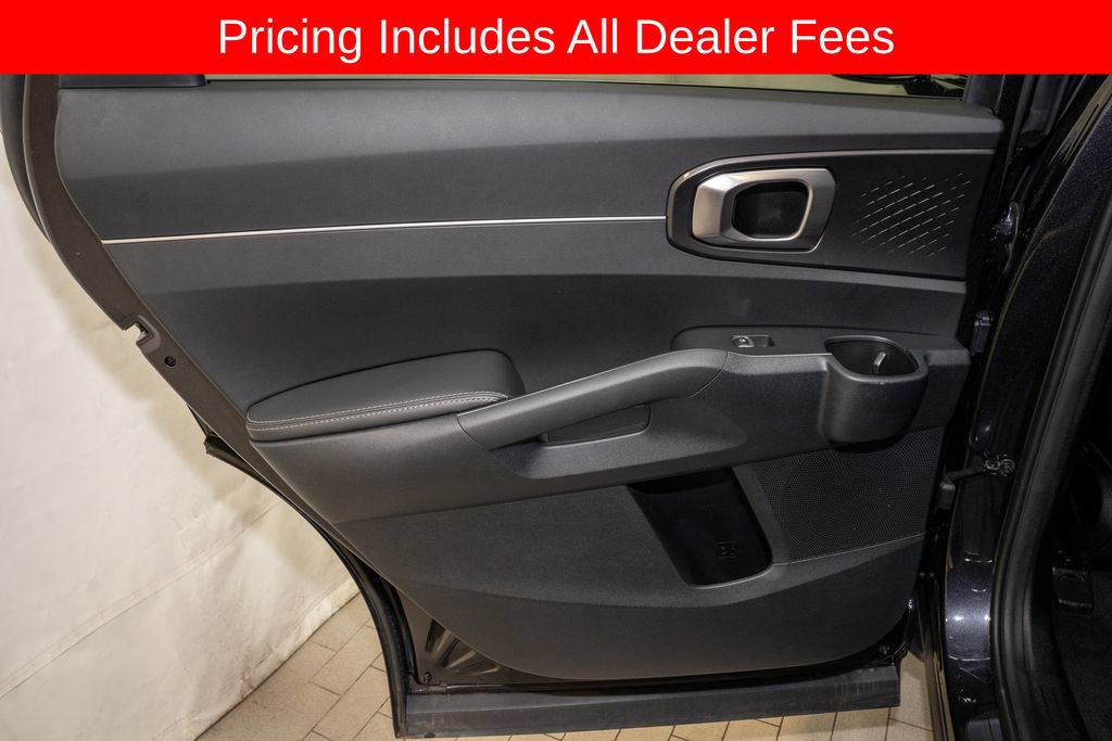 Used 2025 Kia Sorento S w/ Panoramic Sunroof Package FWD image 9
