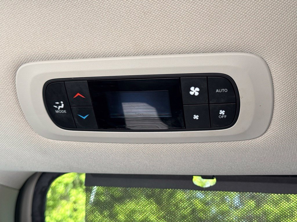 Used 2021 Chrysler Pacifica Touring-L w/ Uconnect Theater Family Group AWD/4WD image 13