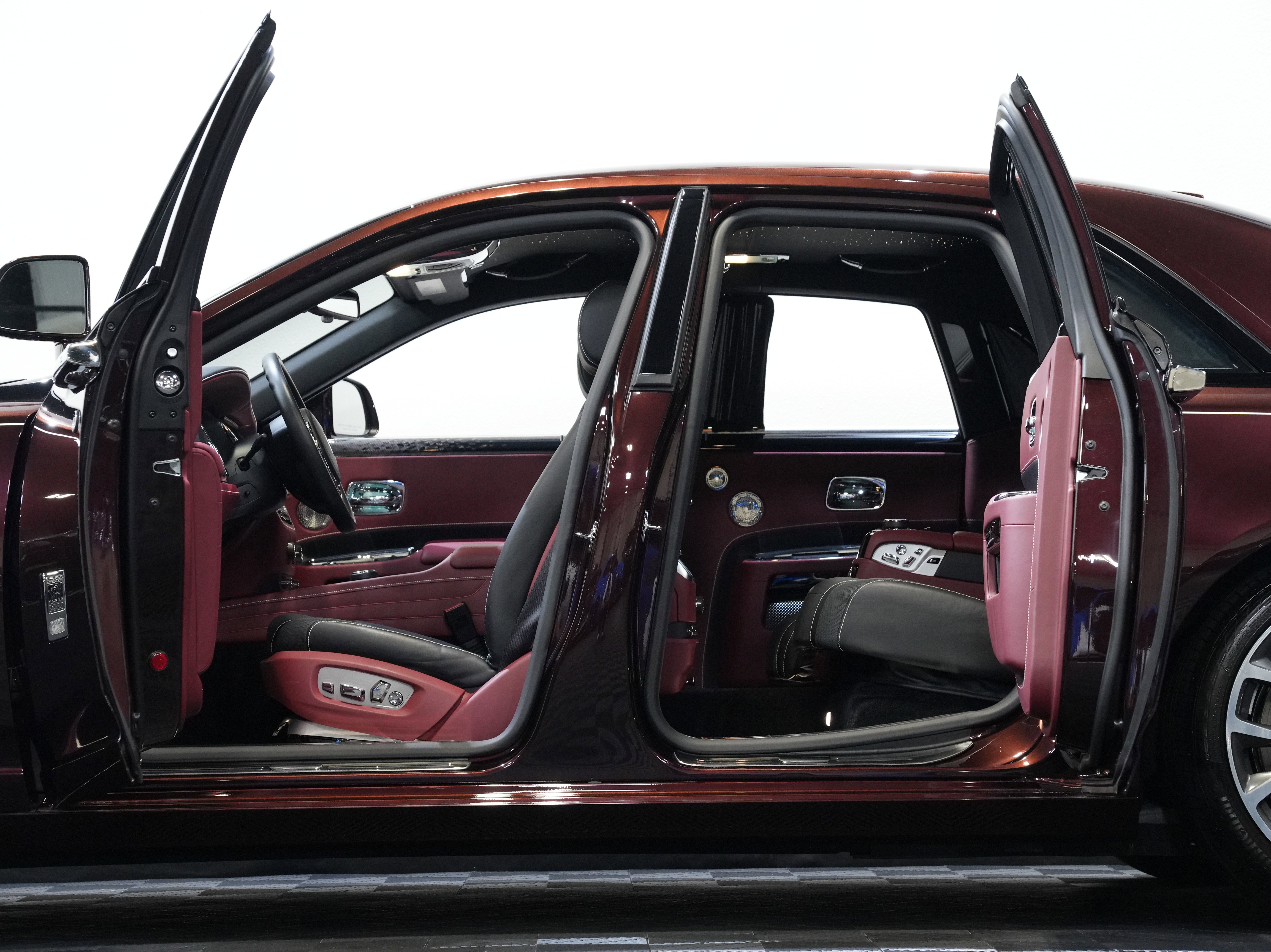 Used 2020 Rolls-Royce Ghost image 55