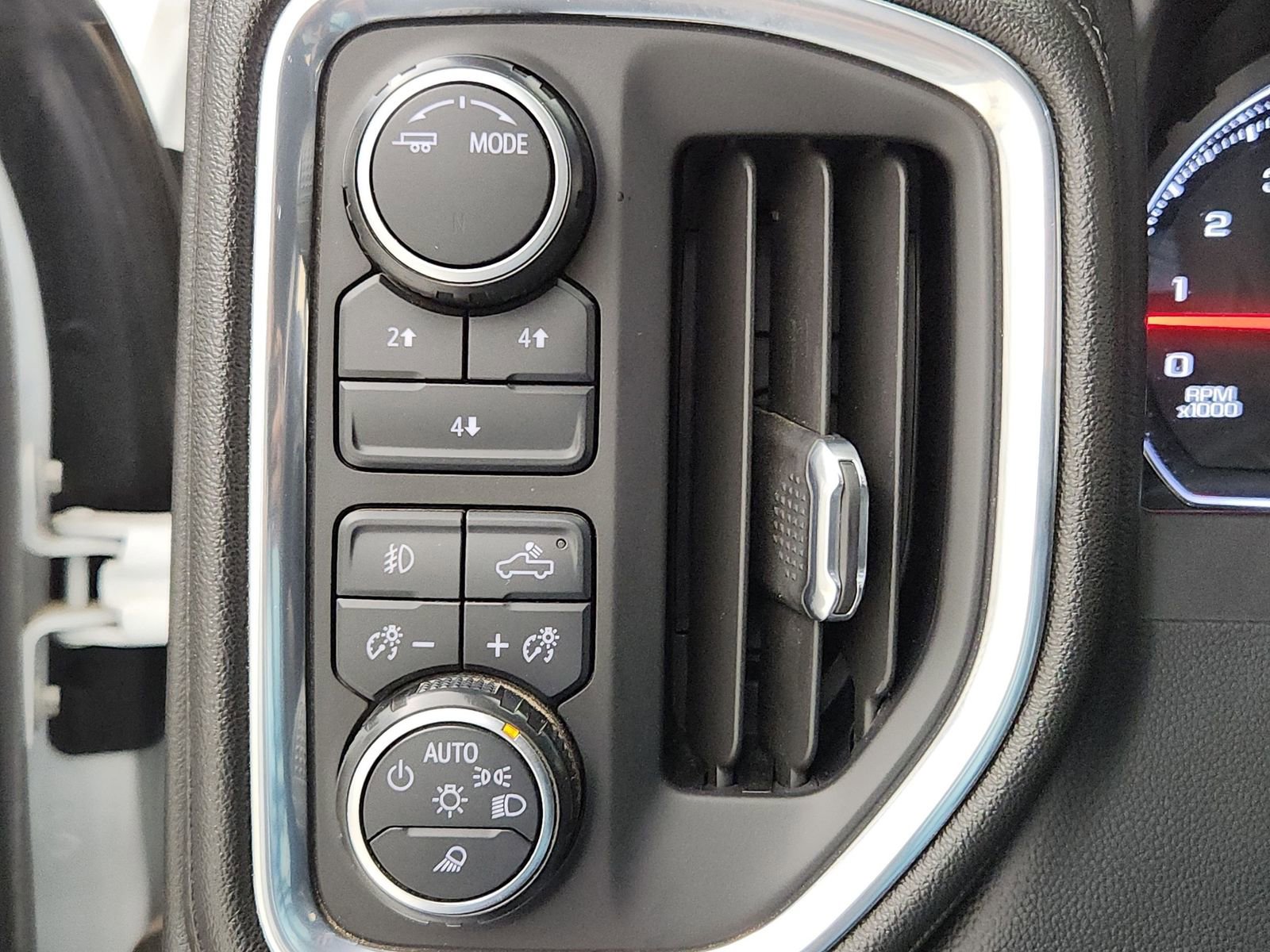 Used 2021 Chevrolet Silverado 2500 LT w/ Convenience Package image 18