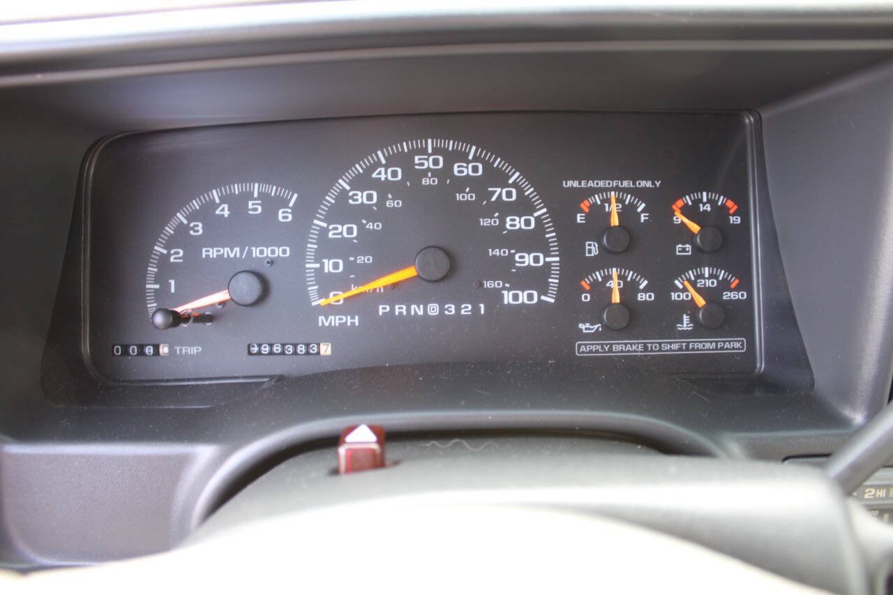 Used 1999 GMC Suburban 4WD w/ Marketing Opt Pkg 3 image 23