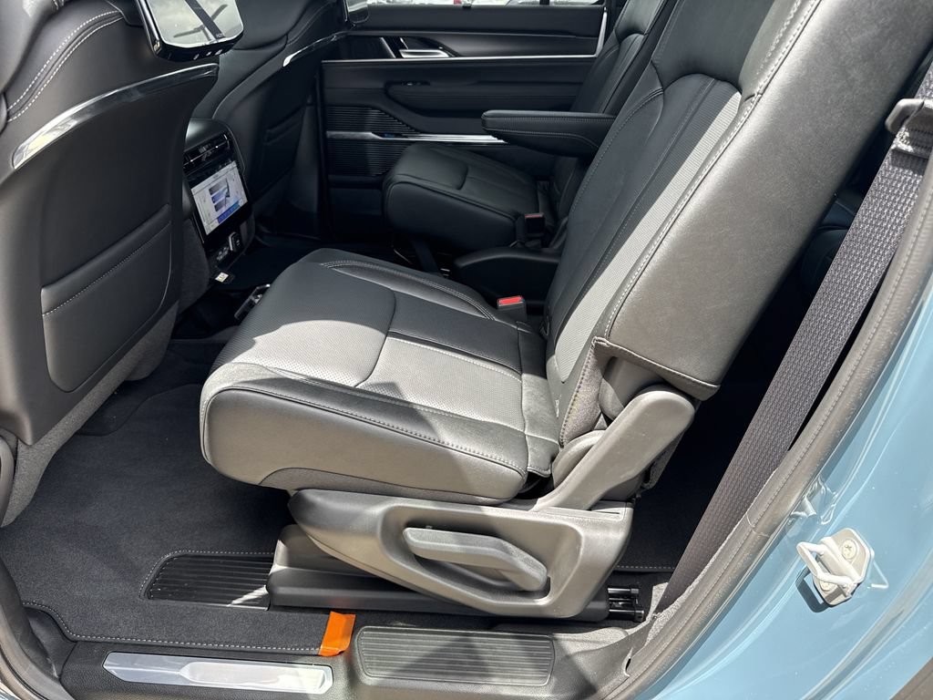 New 2026 Jeep Grand Wagoneer L Summit w/ Rear Seat Video Group I AWD/4WD image 24