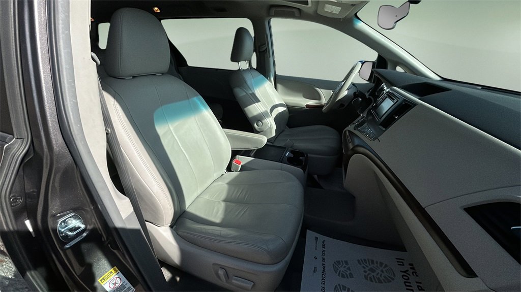 Used 2012 Toyota Sienna XLE w/ Entertainment Pkg image 15