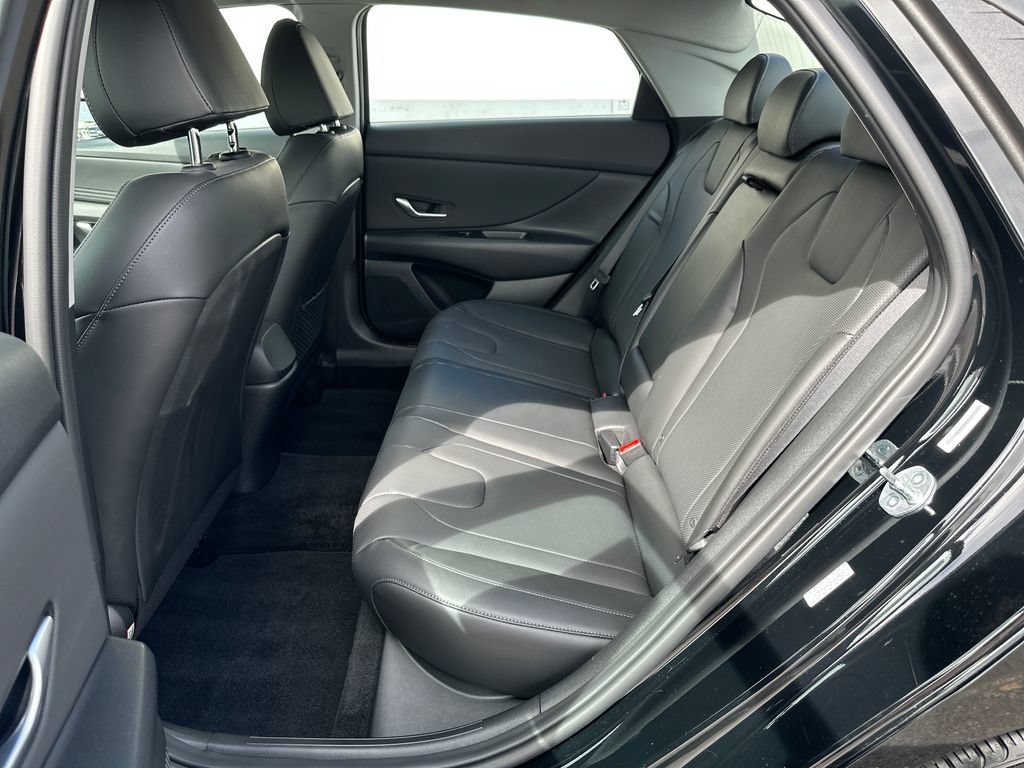 Certified 2023 Hyundai Elantra Limited FWD image 15