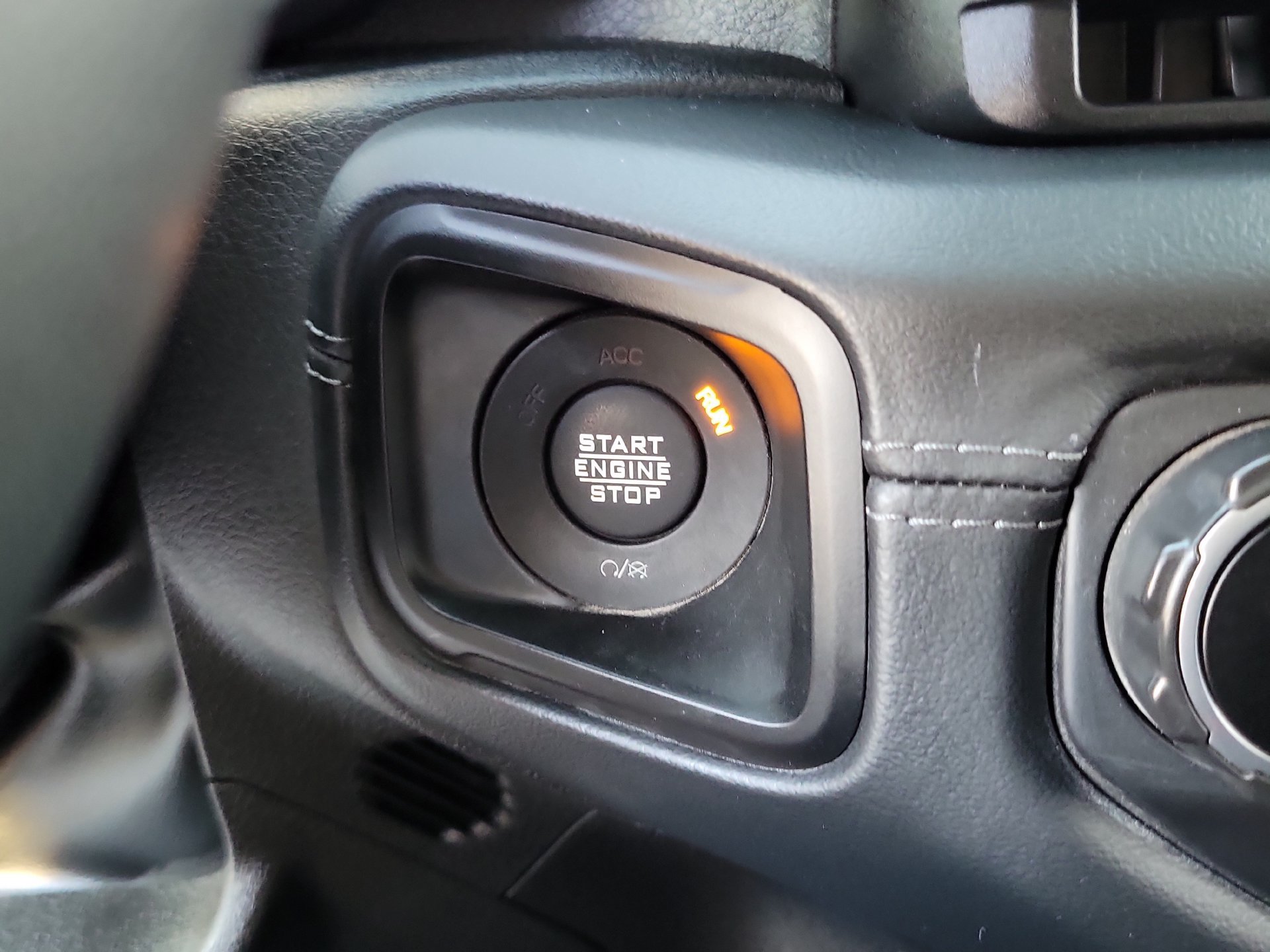 Certified 2024 Jeep Wrangler Unlimited Rubicon 4xe w/ Technology Group AWD/4WD image 14