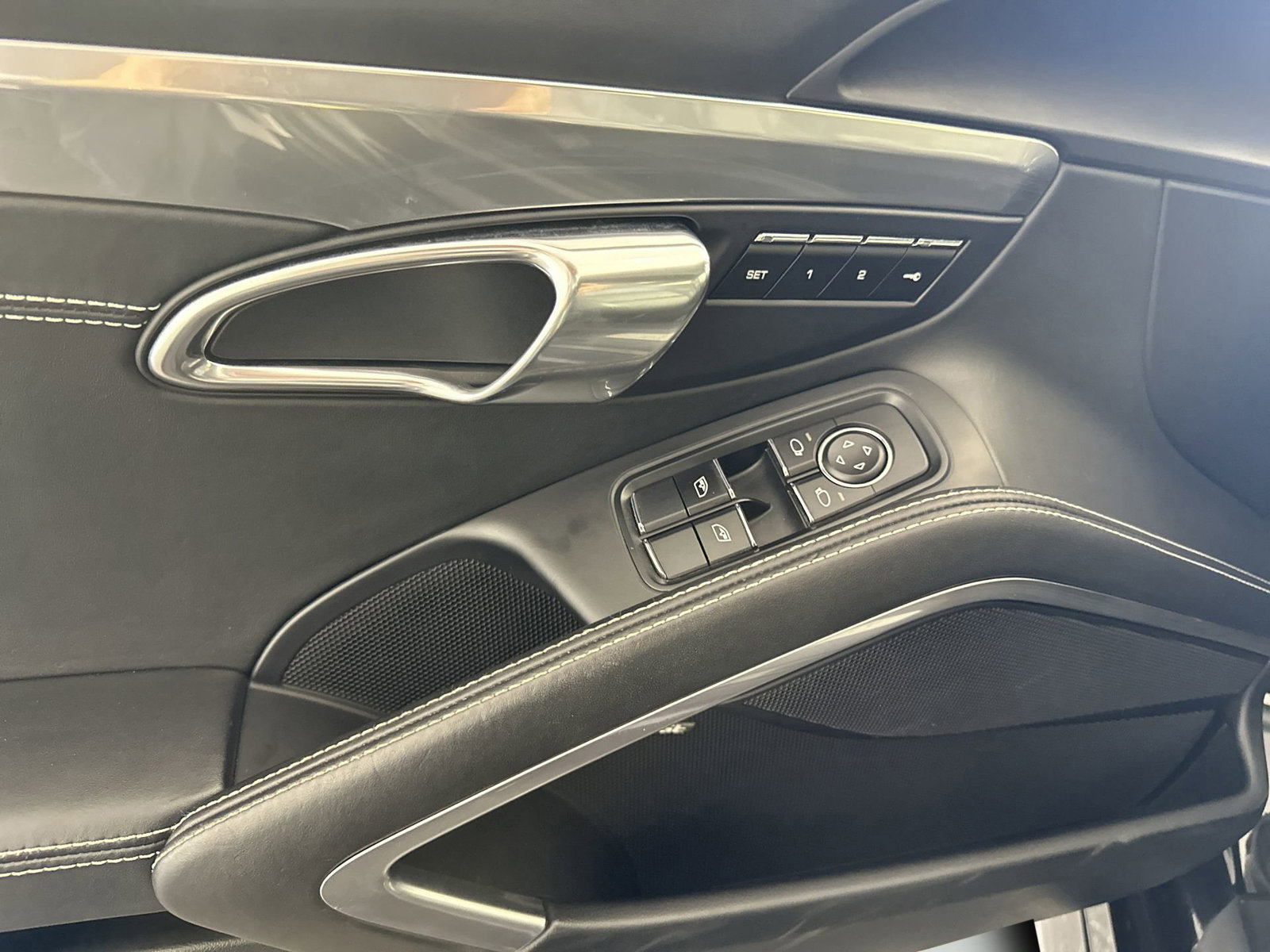 Used 2018 Porsche 911 Turbo image 33