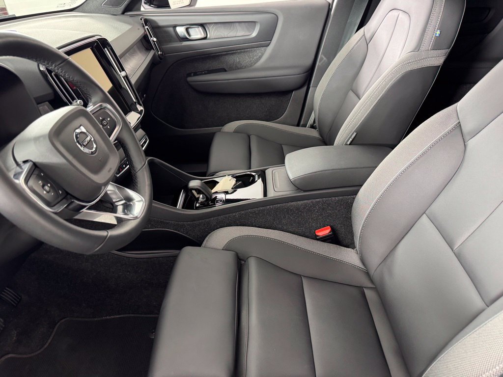 Certified 2023 Volvo C40 Recharge Core w/ Protection Package Premier AWD/4WD image 18