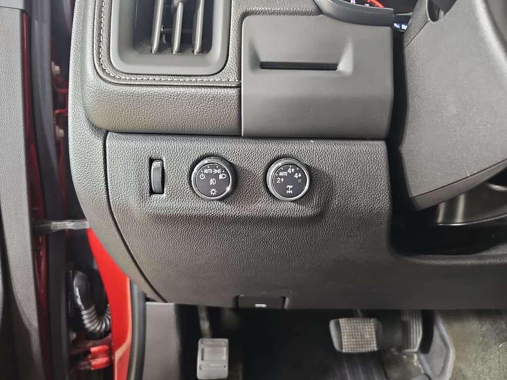 Used 2015 GMC Canyon SLE AWD/4WD image 30