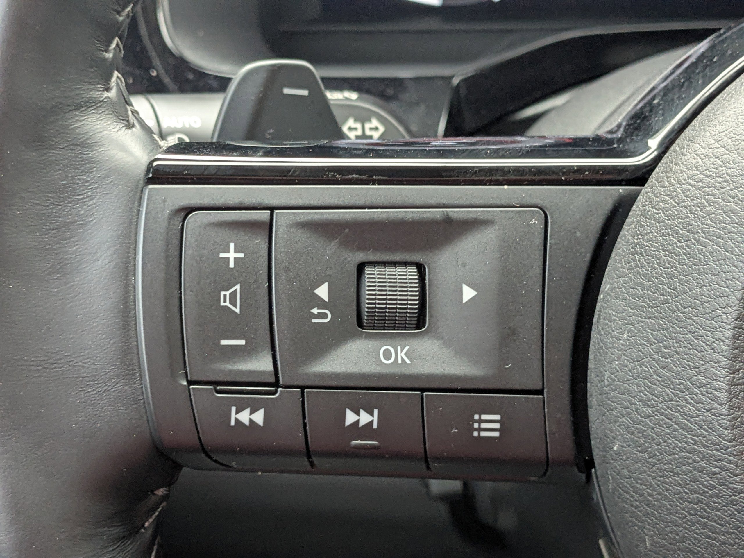 Used 2024 Nissan Pathfinder Platinum image 25