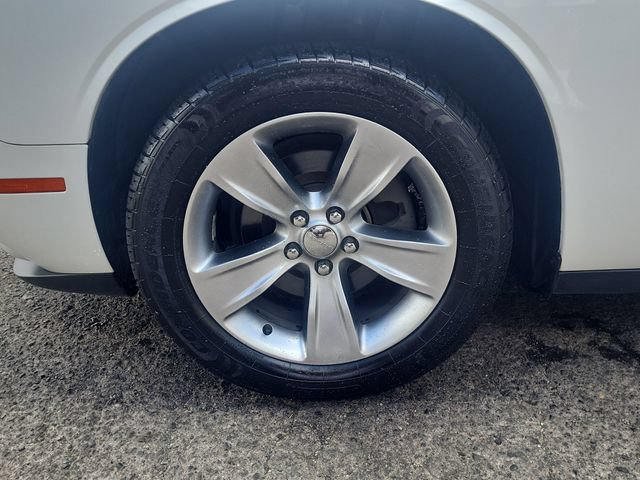 Used 2020 Dodge Challenger SXT RWD image 31