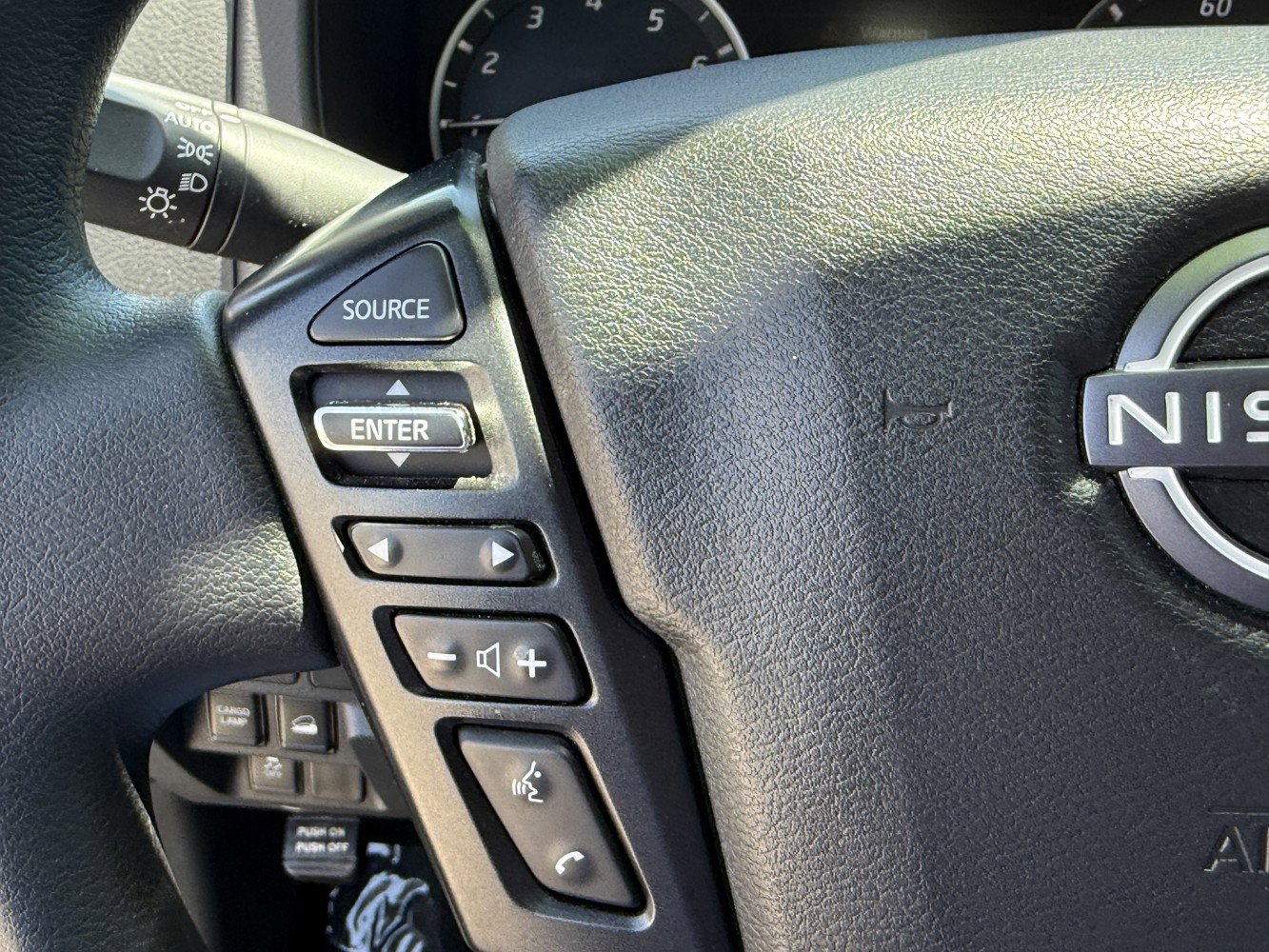 Used 2025 Nissan Frontier SV AWD/4WD image 16
