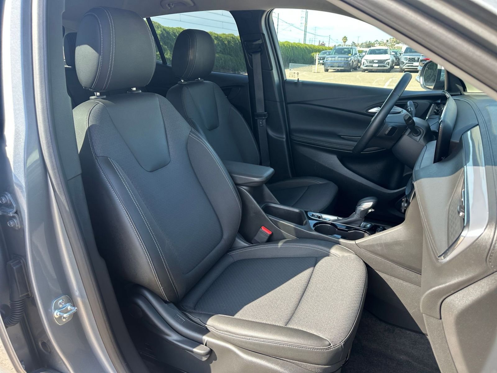 Used 2025 Buick Encore GX Preferred image 34