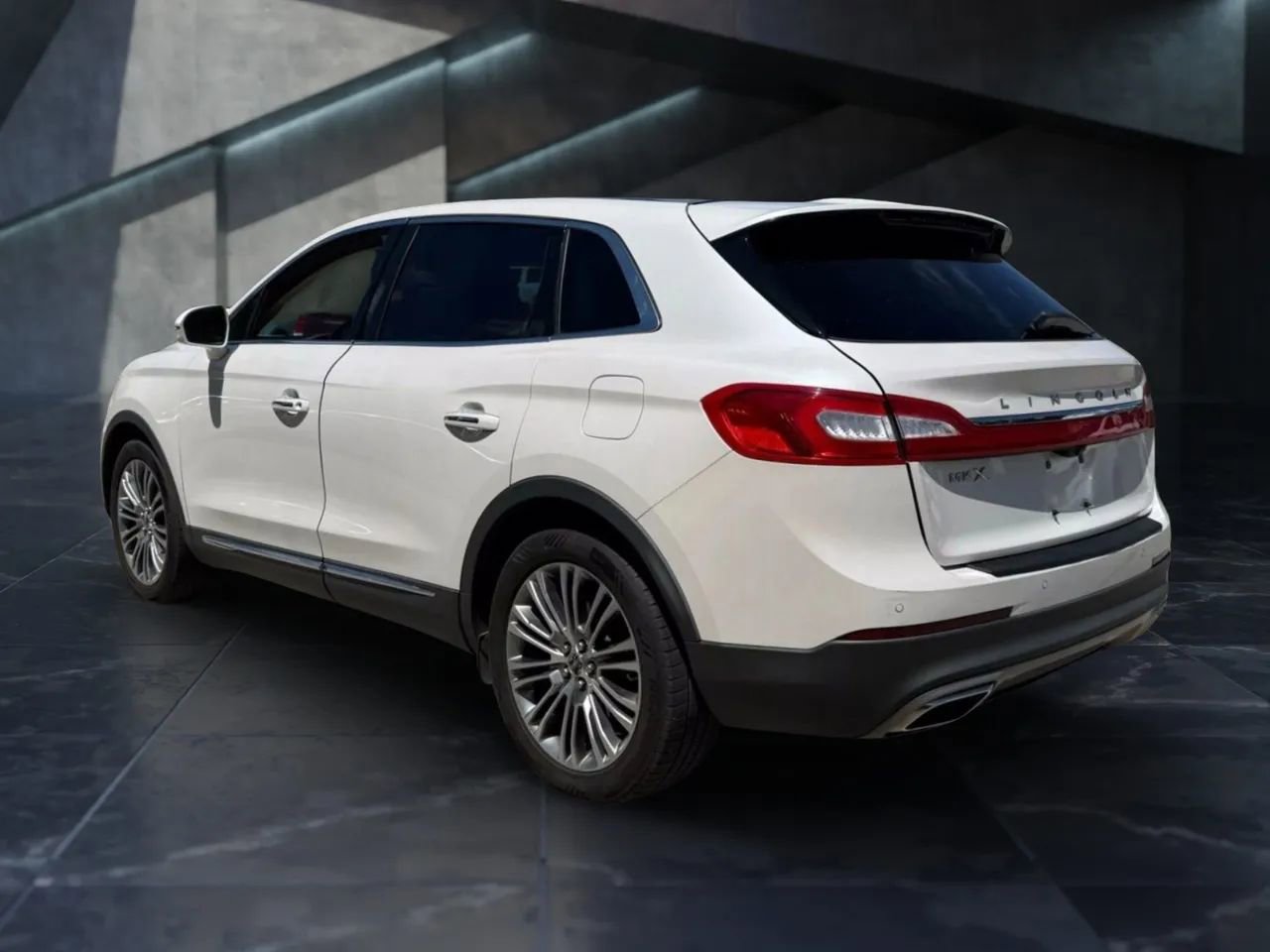 Used 2017 Lincoln MKX Reserve w/ Enhanced Security Package image 5