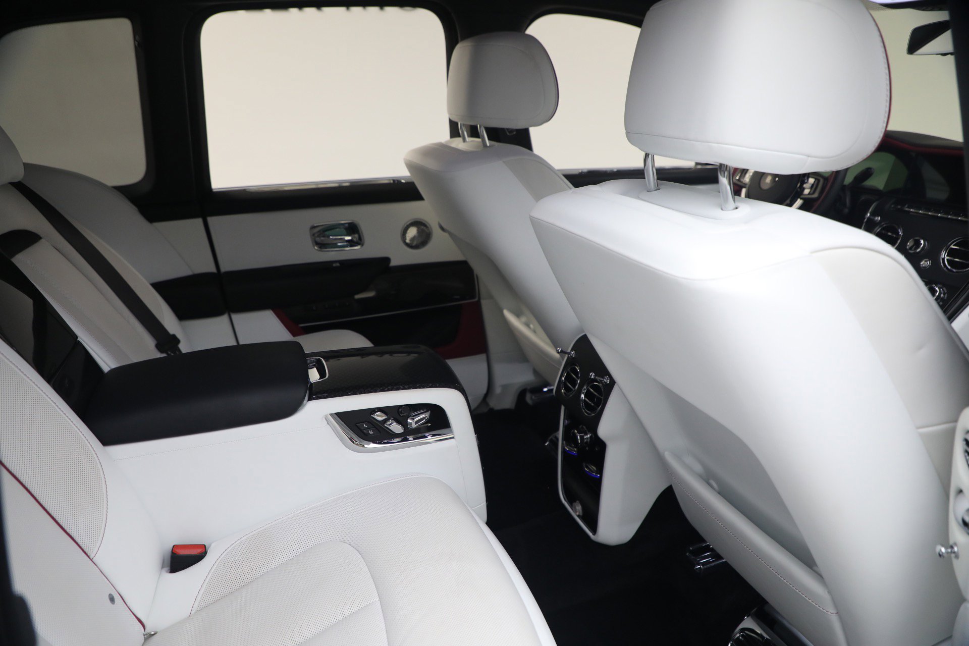 Certified 2025 Rolls-Royce Cullinan Black Badge image 21
