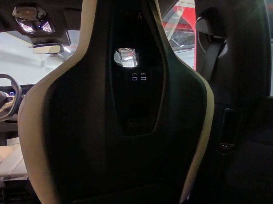 Used 2023 BMW iX xDrive50 w/ Sport Package image 18