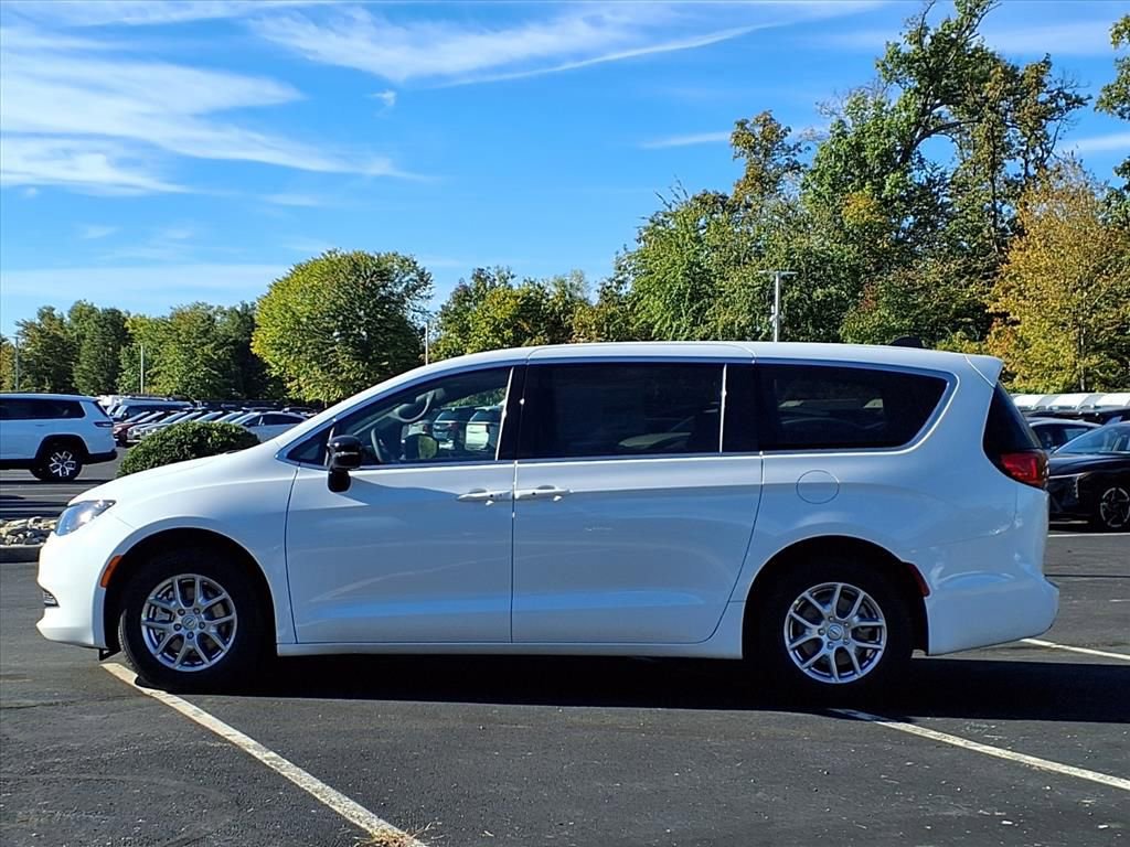 New 2026 Chrysler Voyager LX image 3