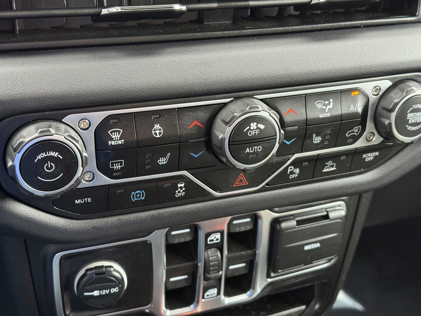 Used 2025 Jeep Wrangler Sahara w/ Safety Group image 18