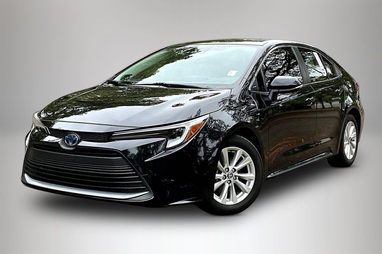 Used 2024 Toyota Corolla XLE FWD image 1