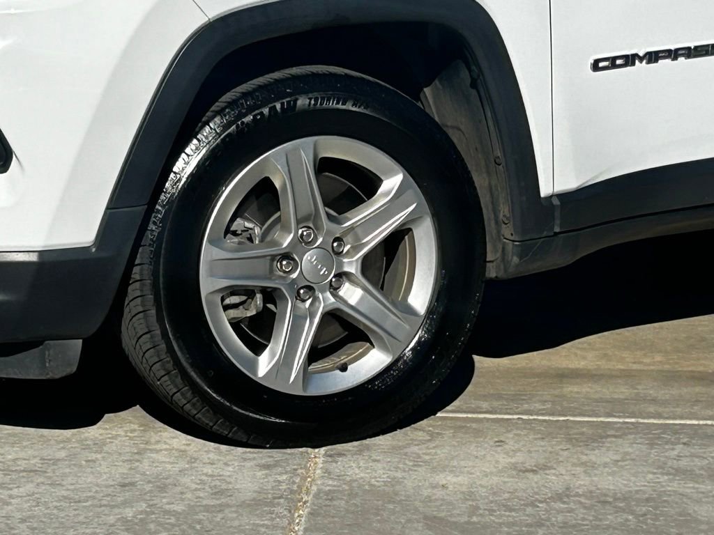 Used 2023 Jeep Compass Latitude image 5