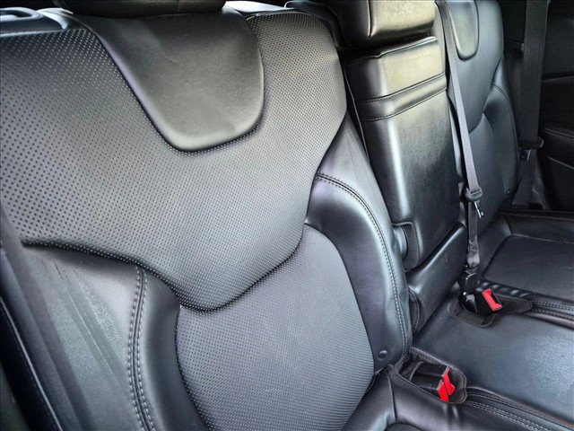 Used 2019 Jeep Cherokee Limited AWD/4WD image 16
