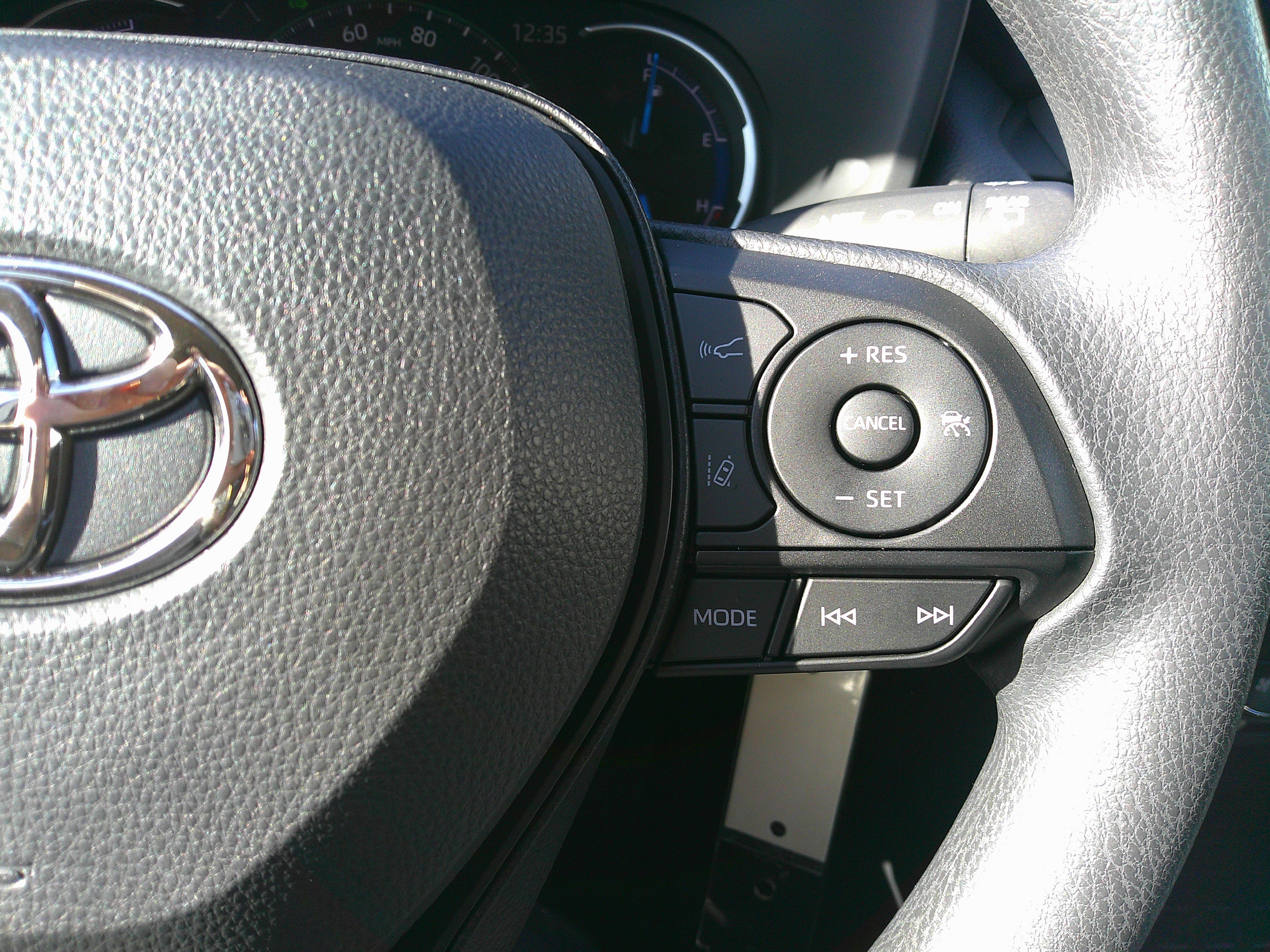 Used 2025 Toyota RAV4 LE image 21