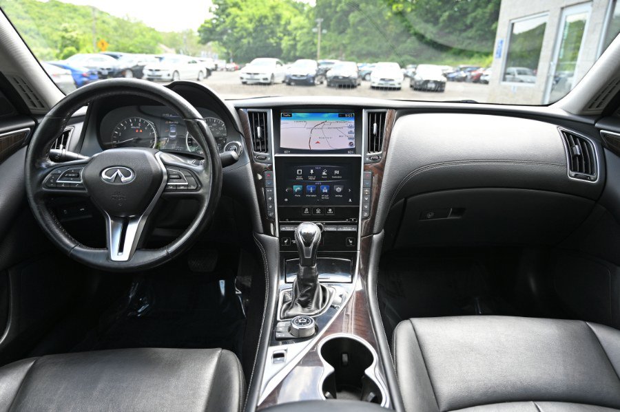 Used 2018 INFINITI Q50 Luxe w/ Essential Package (3.0T Luxe) AWD/4WD image 12