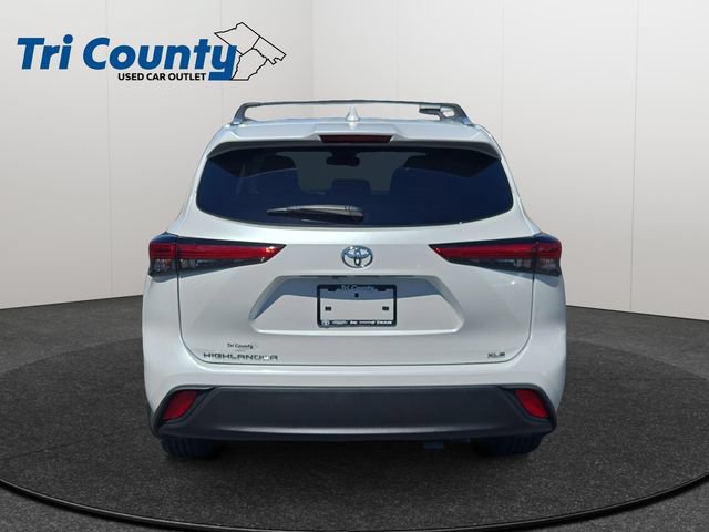 Used 2023 Toyota Highlander XLE FWD image 5