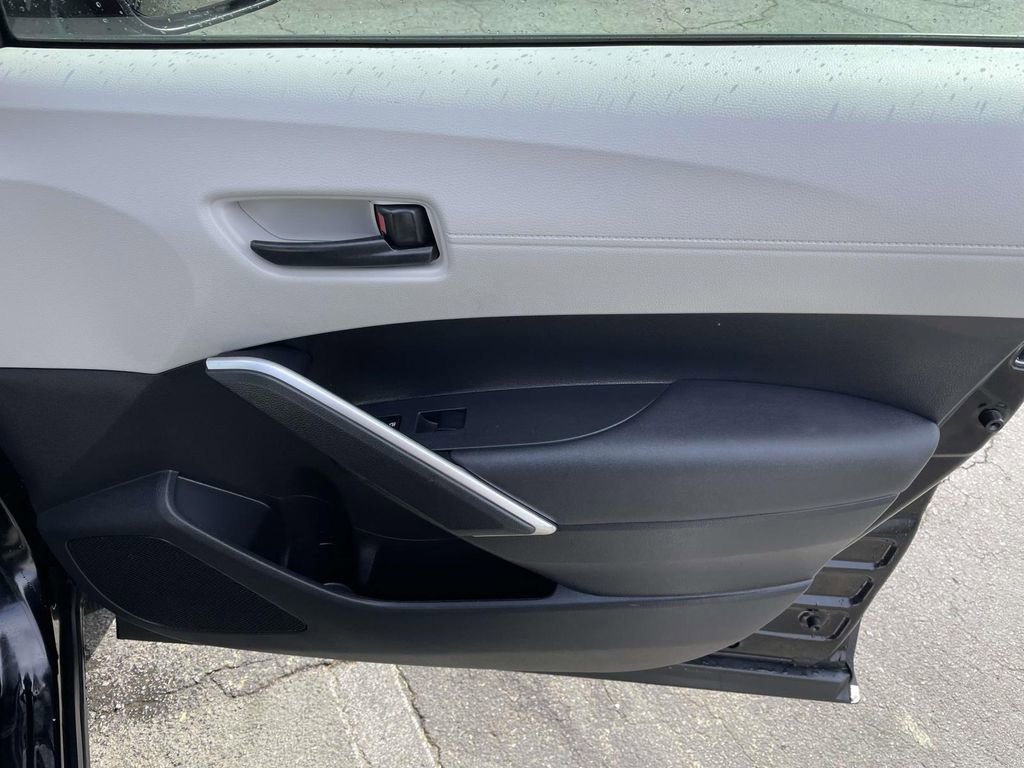 Used 2023 Toyota Corolla Cross L image 43