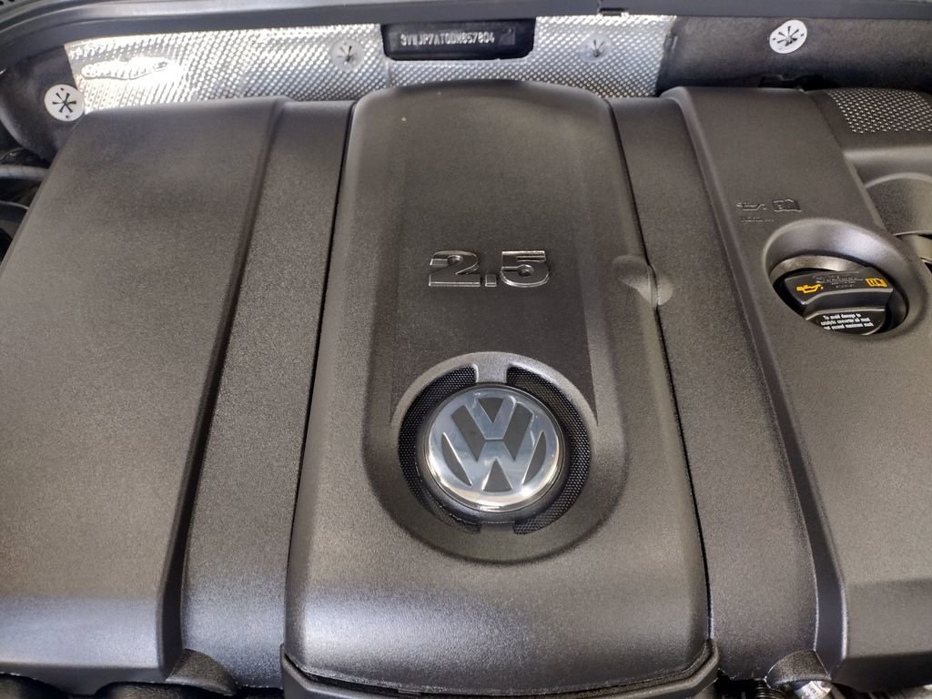 Used 2013 Volkswagen Beetle 2.5 Fender FWD image 9