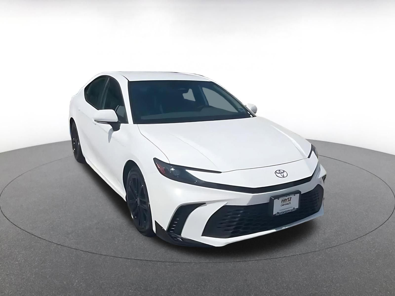 Used 2025 Toyota Camry SE FWD image 3