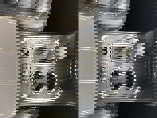 Used 2023 Chevrolet Traverse LT image 11