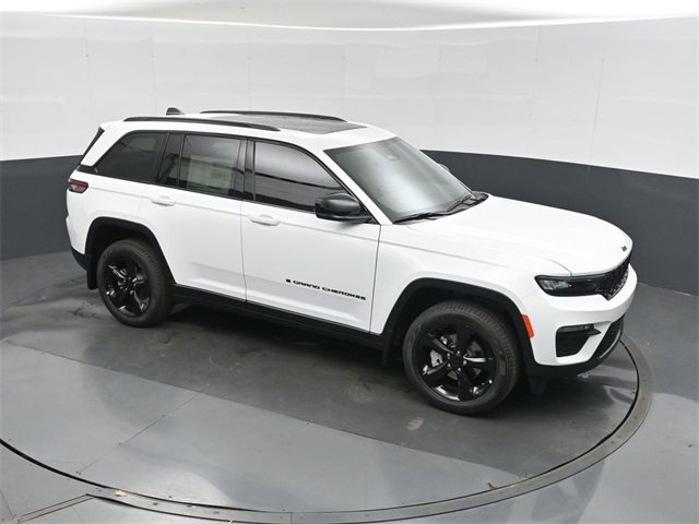 New 2025 Jeep Grand Cherokee Limited w/ Black Appearance Package image 25