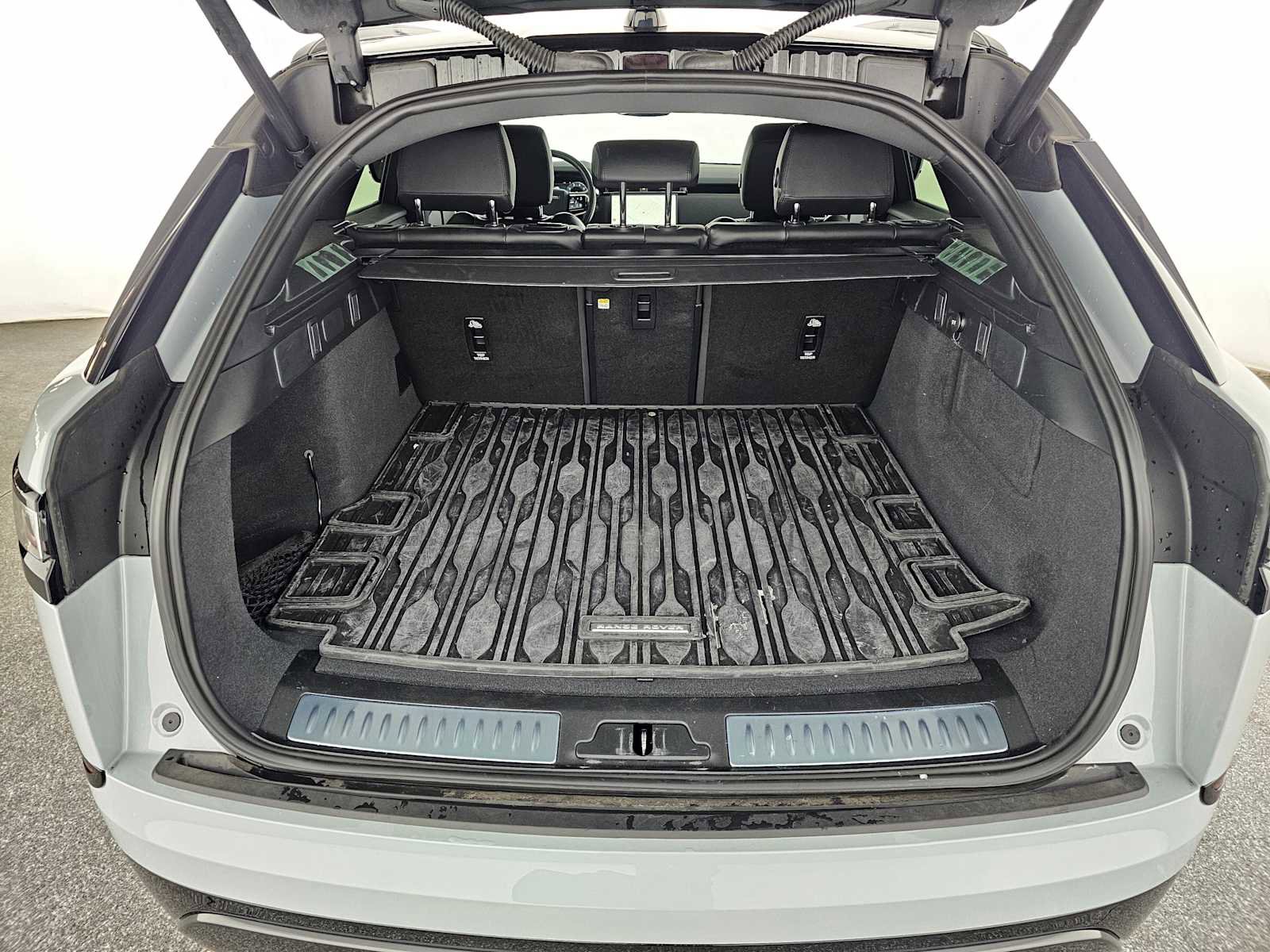 Used 2025 Land Rover Range Rover Velar Dynamic SE image 14