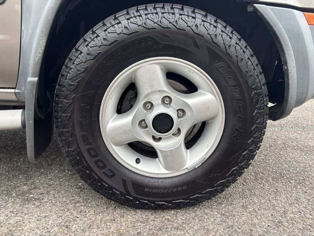 Used 2003 Nissan Xterra XE w/ Power Pkg image 9