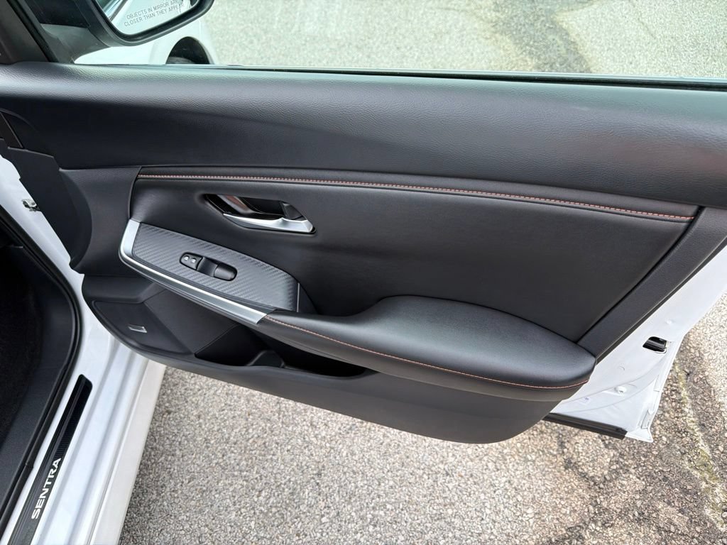 Used 2023 Nissan Sentra SR w/ SR Premium Package FWD image 11
