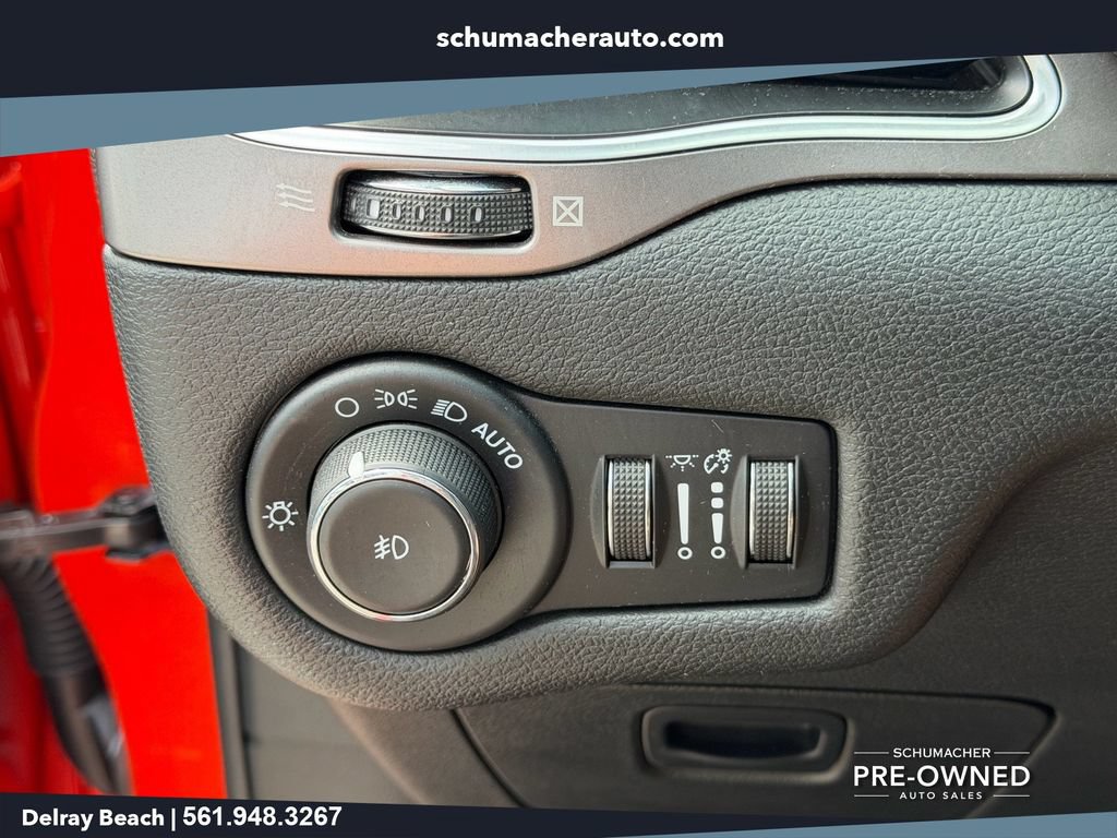 Used 2021 Jeep Cherokee Latitude Plus FWD image 25