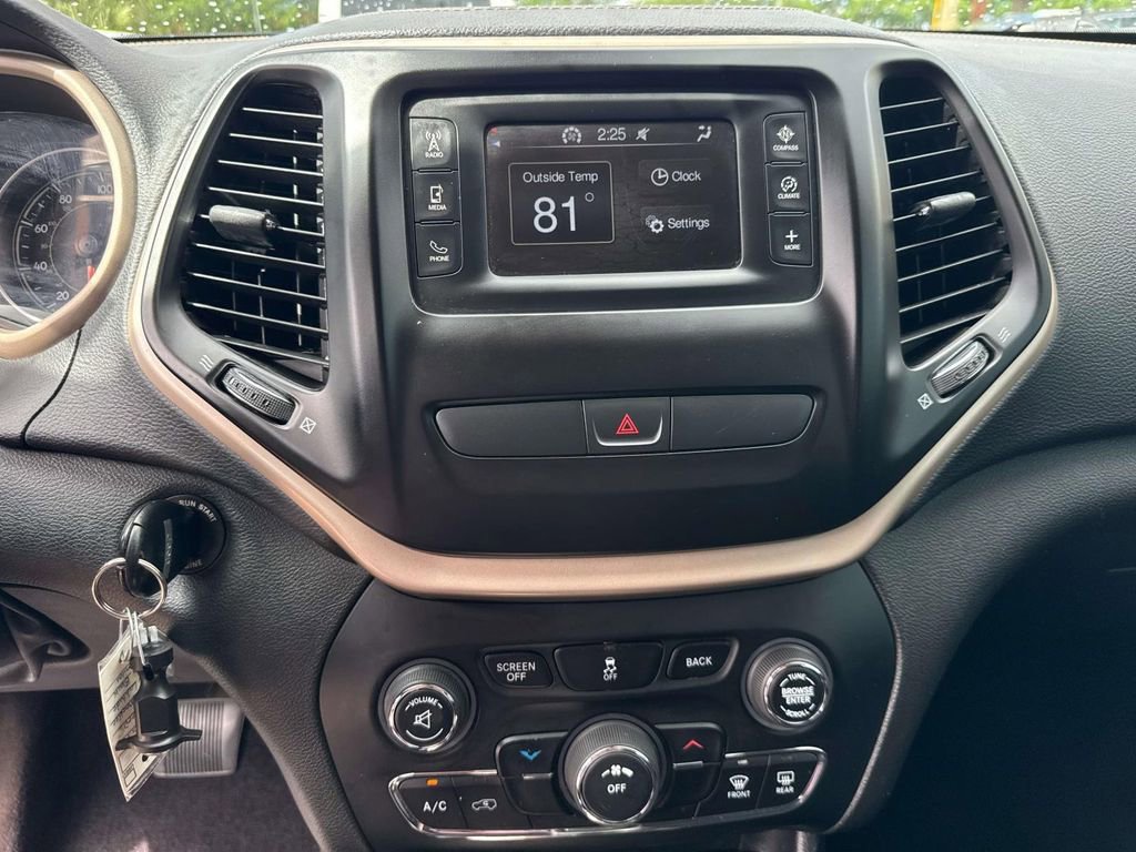 Used 2017 Jeep Cherokee Latitude image 26