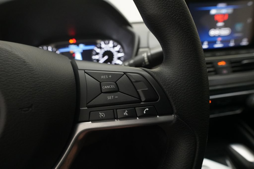 Used 2025 Nissan Altima 2.5 SV AWD/4WD image 18